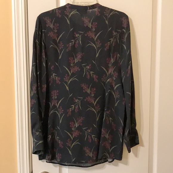 Theory silk floral popover henley blouse SZ M Beautiful! - Picture 2 of 5